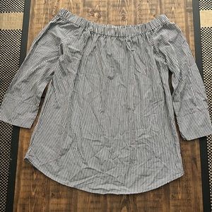NWOT Heart and Hips off shoulder blouse